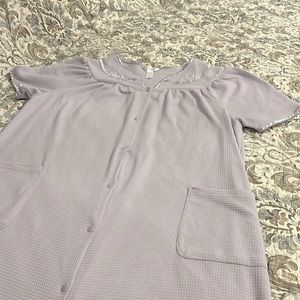 Woman’s short shortsleeved snap up robe